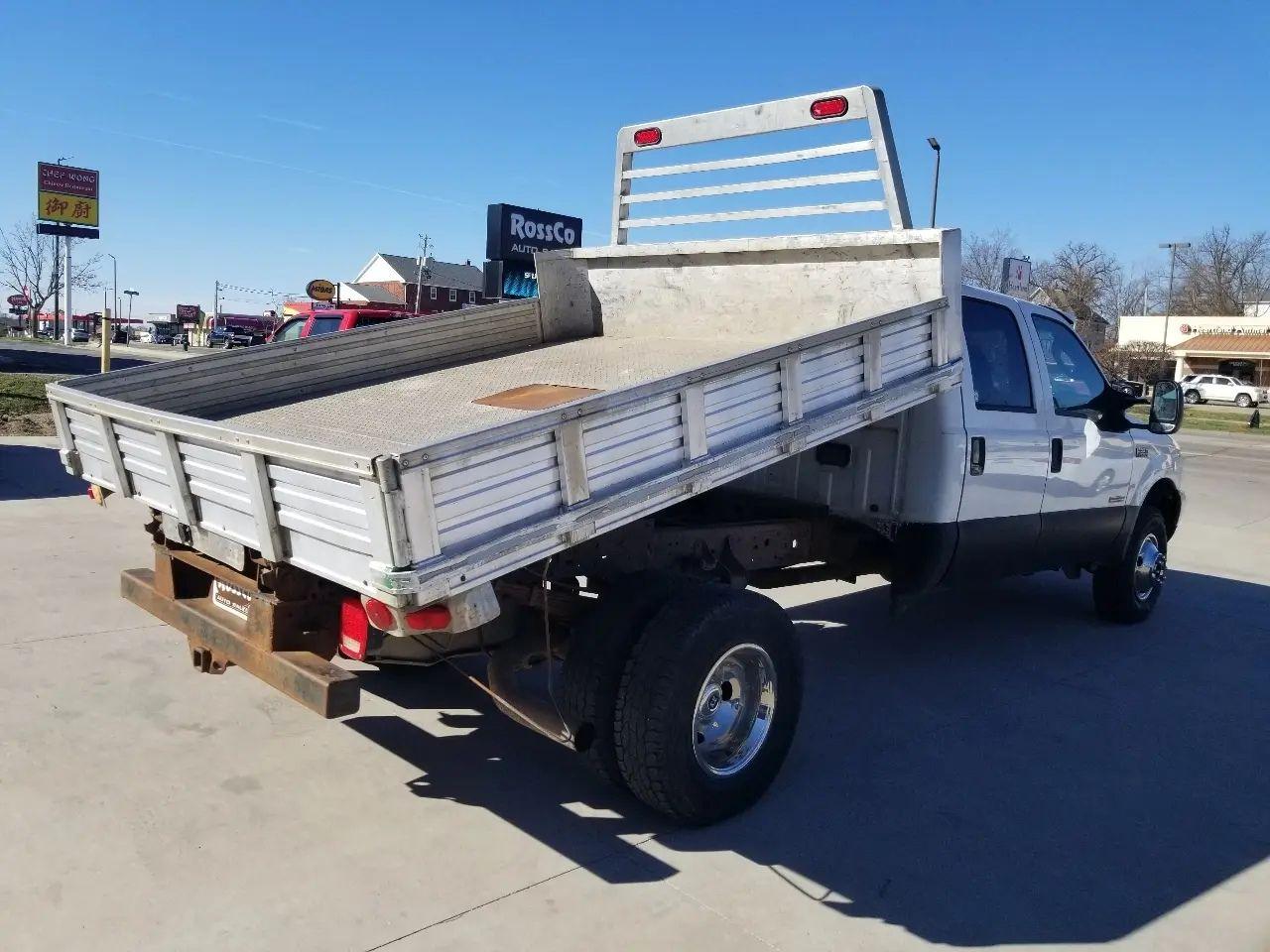 Ford Super Duty F-350 DRW Crew Cab 176" WB 60" CA Lariat 4WD 2004