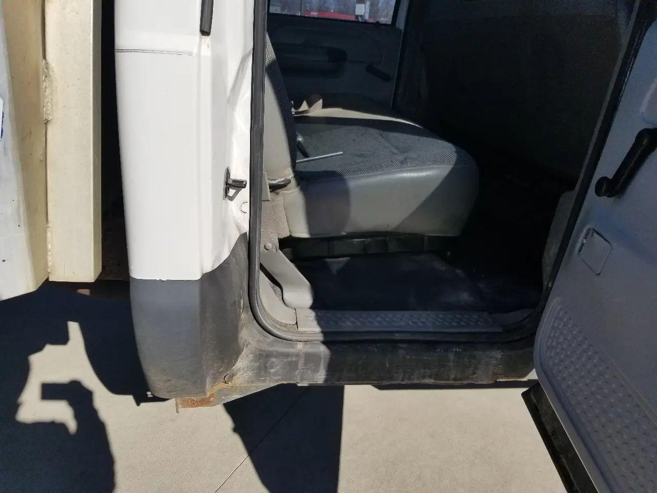 Ford Super Duty F-350 DRW Crew Cab 176" WB 60" CA Lariat 4WD 2004