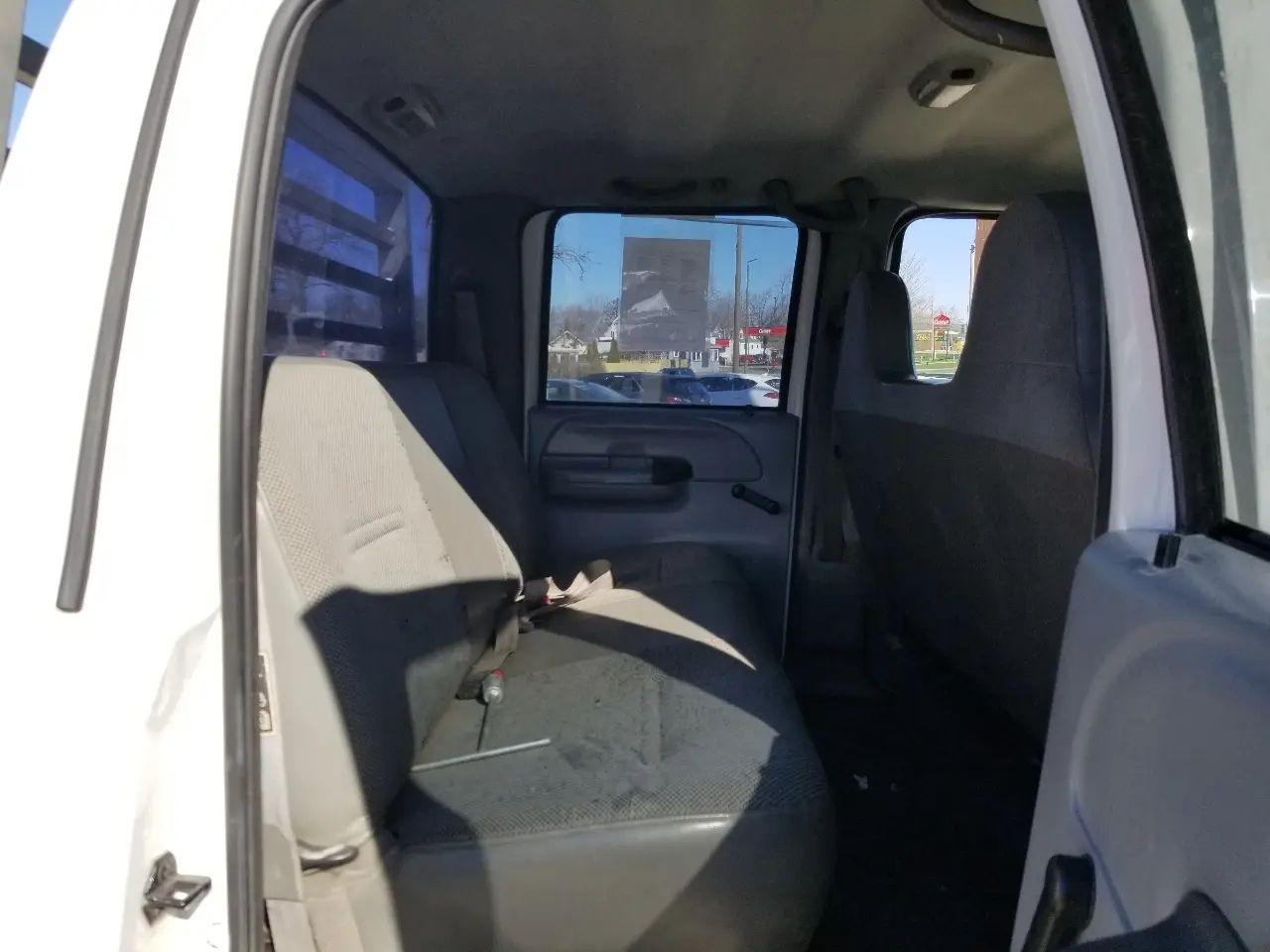 Ford Super Duty F-350 DRW Crew Cab 176" WB 60" CA Lariat 4WD 2004