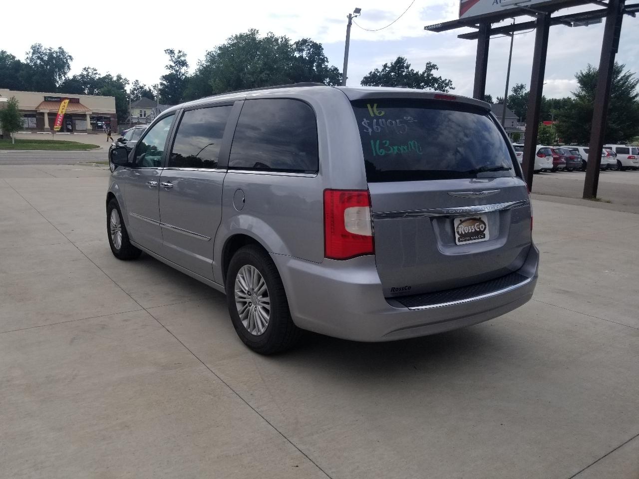 Chrysler Town & Country 4dr Wgn Touring 2016