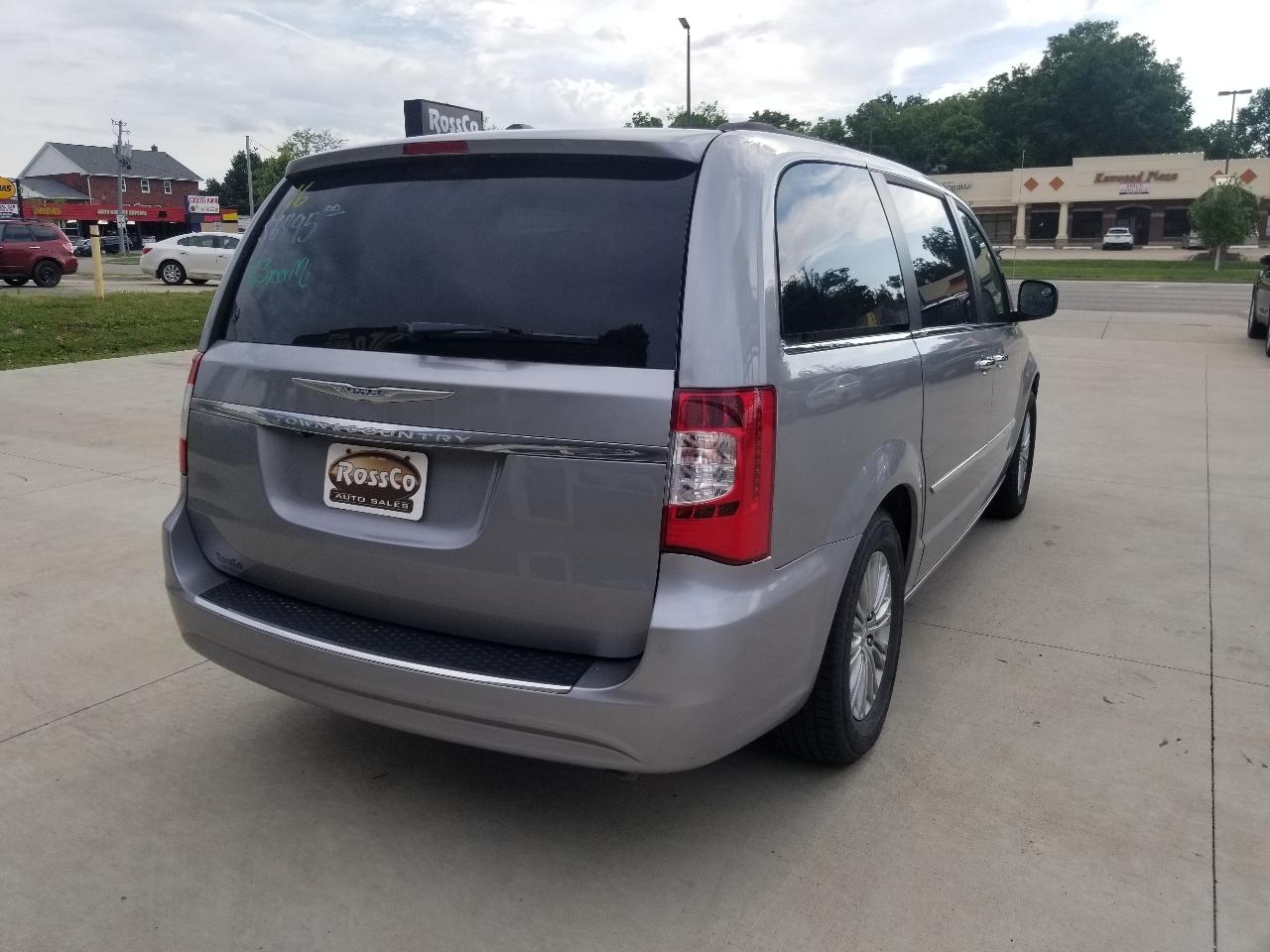 Chrysler Town & Country 4dr Wgn Touring 2016