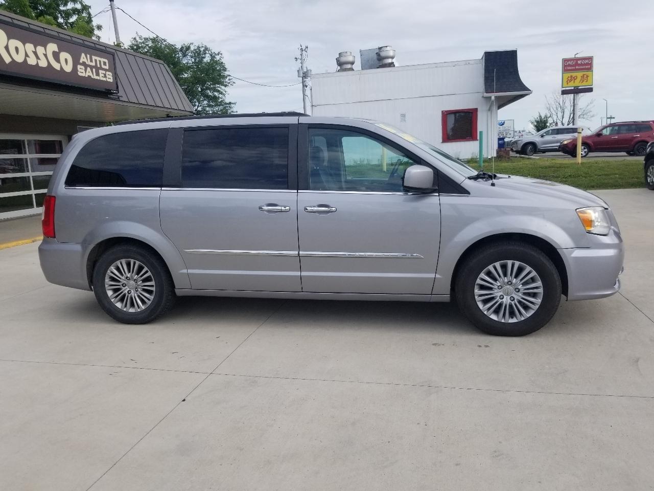 Chrysler Town & Country 4dr Wgn Touring 2016