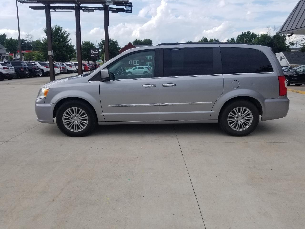 Chrysler Town & Country 4dr Wgn Touring 2016