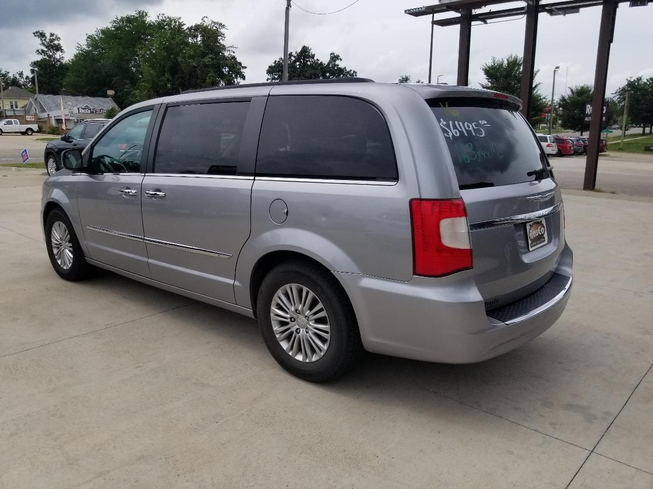 Chrysler Town & Country 4dr Wgn Touring 2016