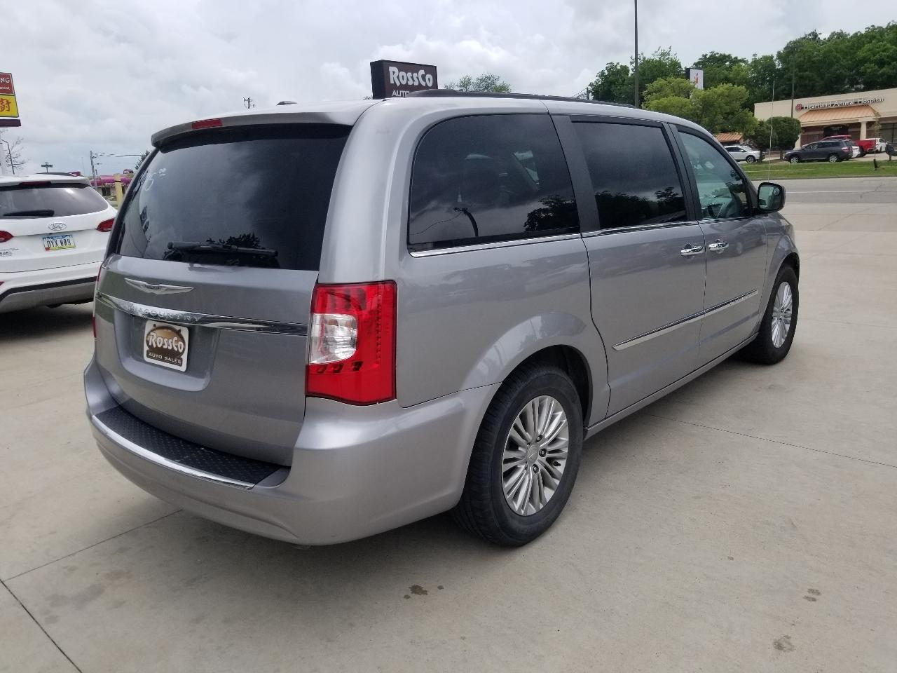 Chrysler Town & Country 4dr Wgn Touring 2016