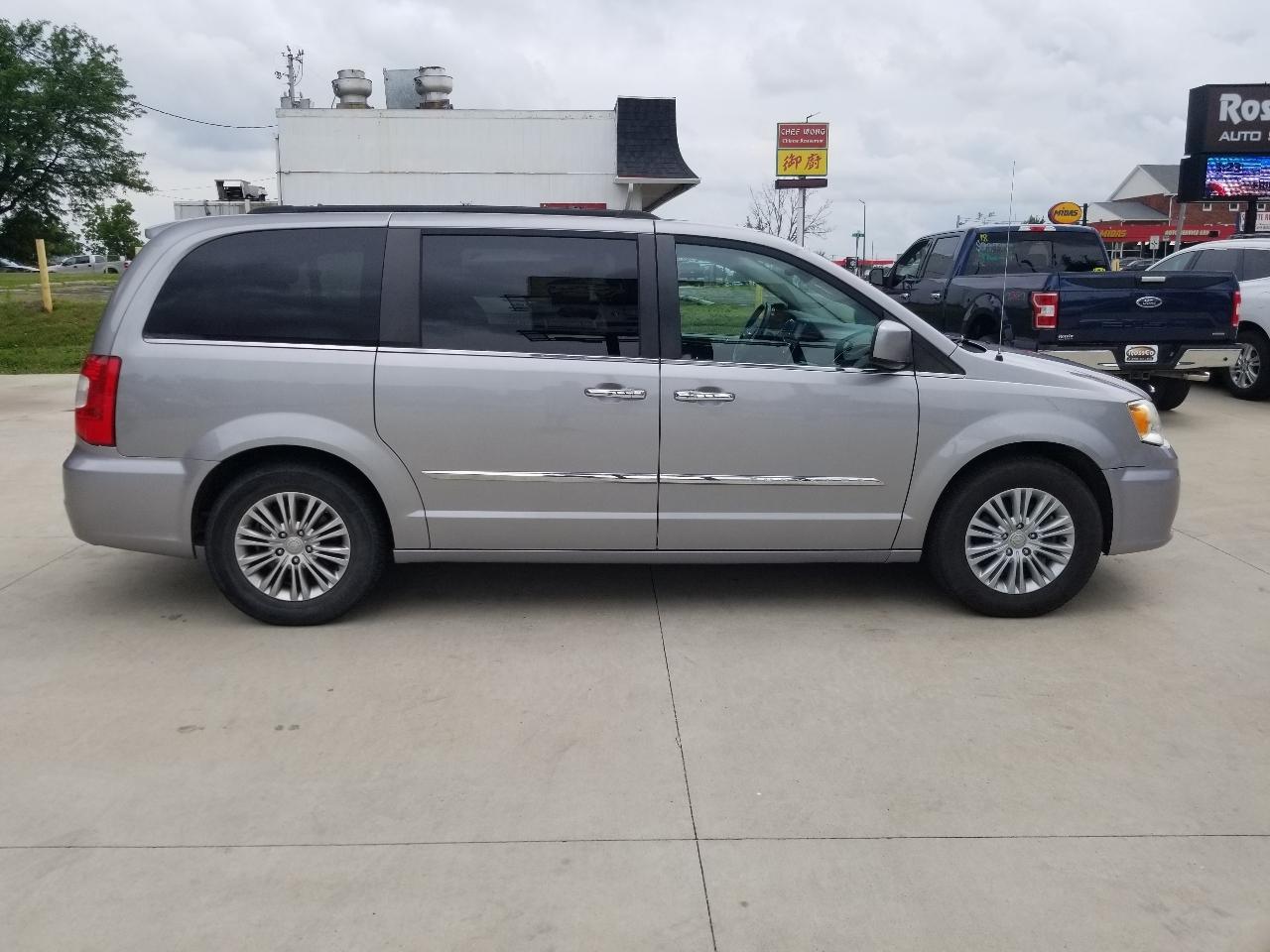 Chrysler Town & Country 4dr Wgn Touring 2016