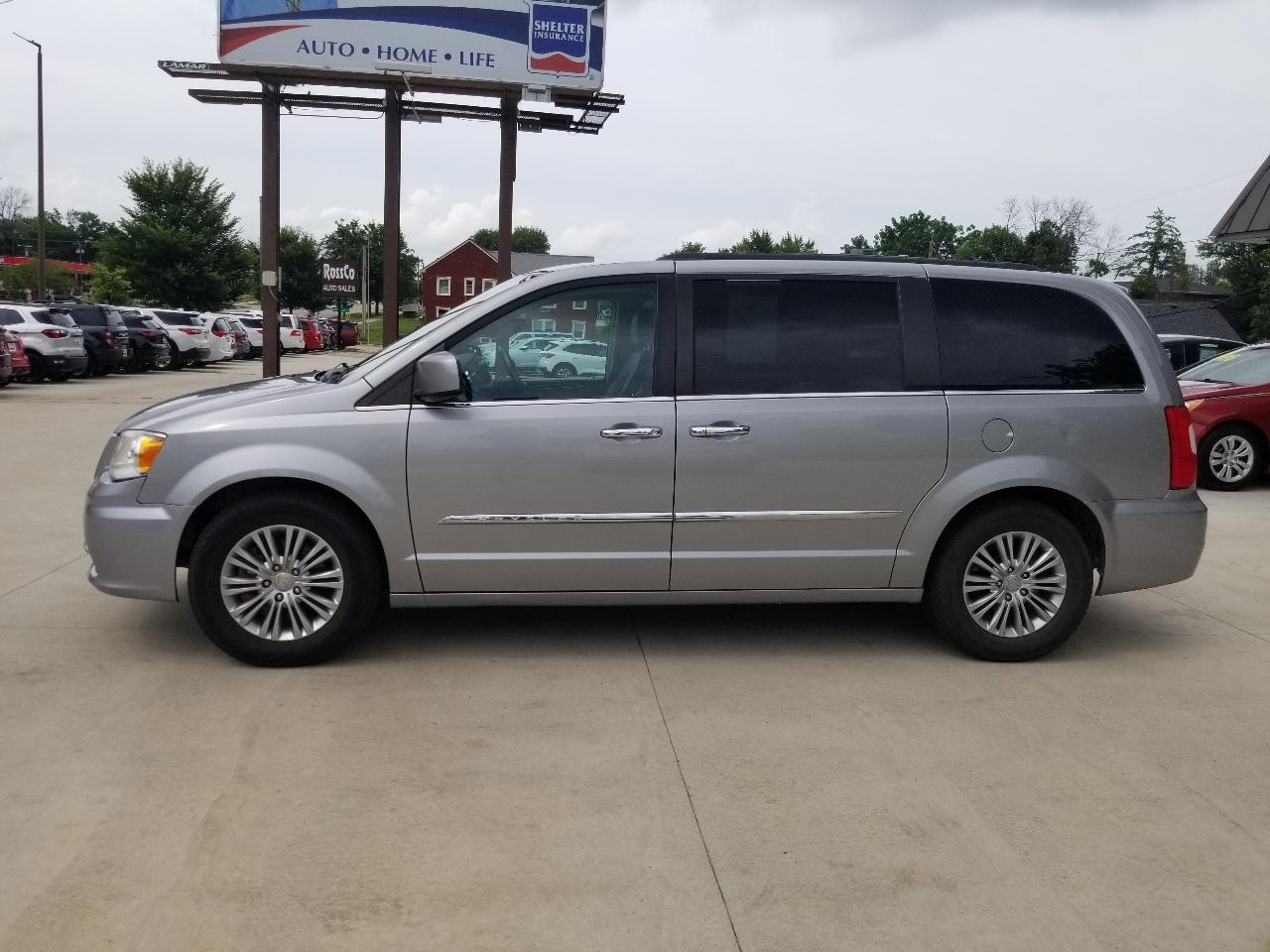 Chrysler Town & Country 4dr Wgn Touring 2016