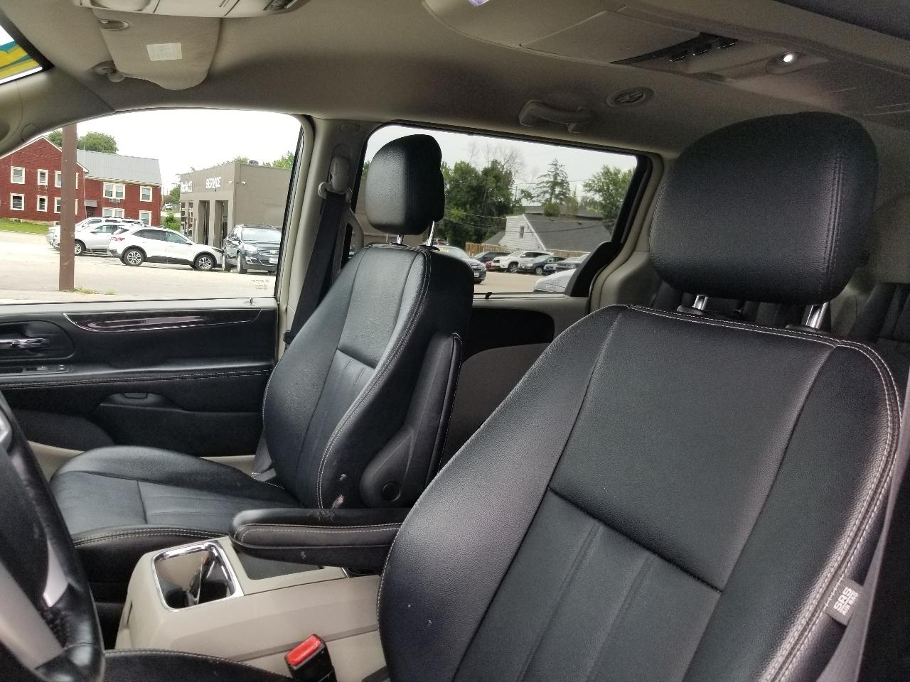 Chrysler Town & Country 4dr Wgn Touring 2016
