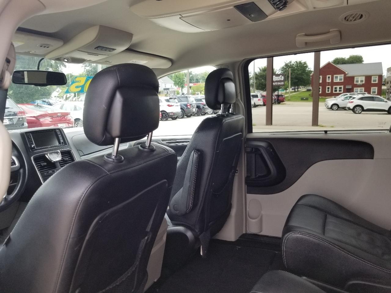 Chrysler Town & Country 4dr Wgn Touring 2016