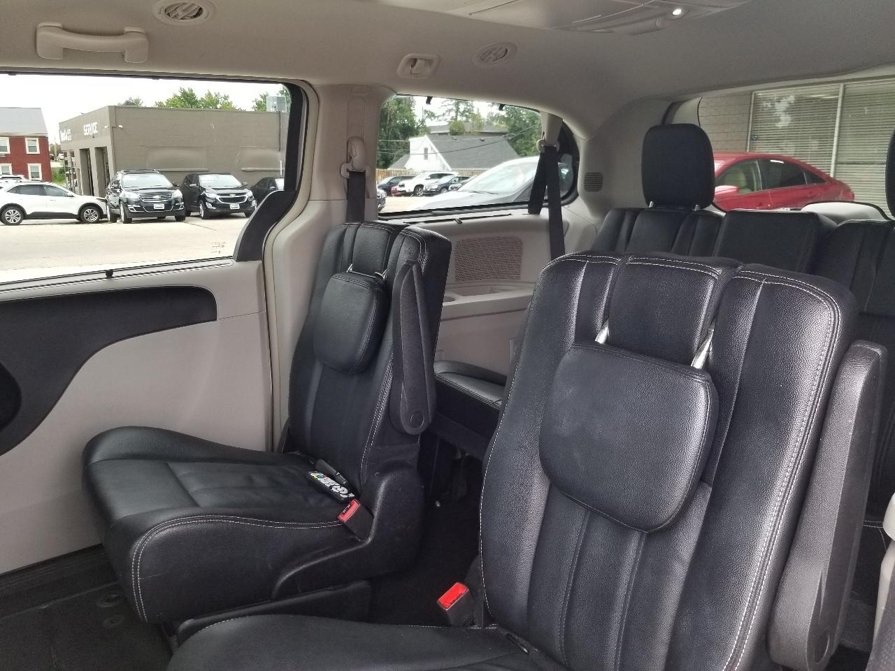 Chrysler Town & Country 4dr Wgn Touring 2016