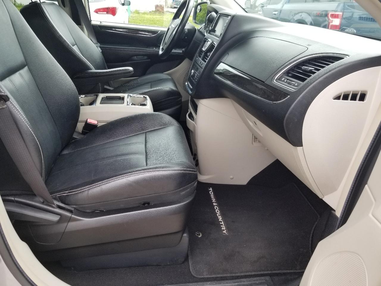 Chrysler Town & Country 4dr Wgn Touring 2016