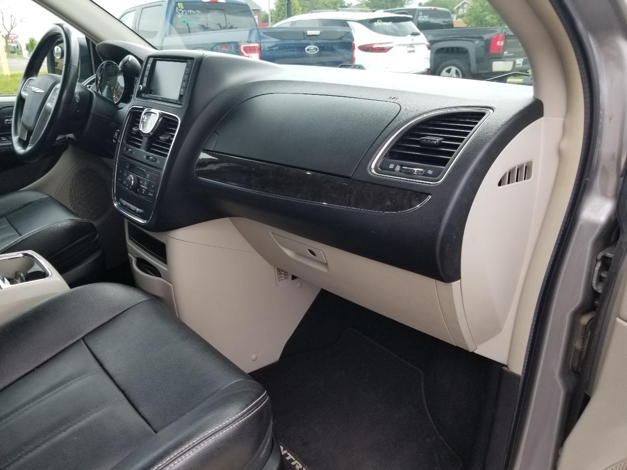 Chrysler Town & Country 4dr Wgn Touring 2016