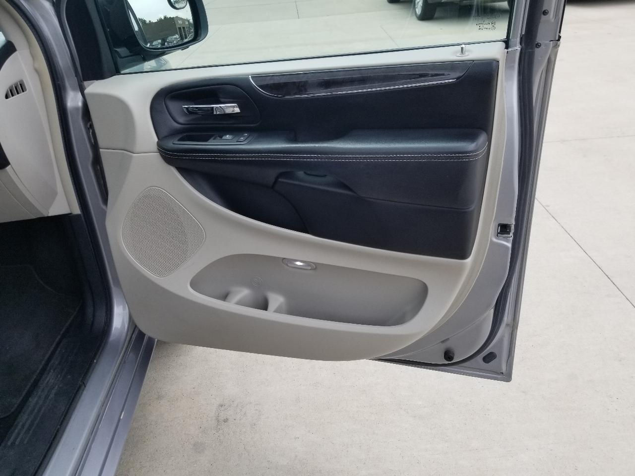 Chrysler Town & Country 4dr Wgn Touring 2016