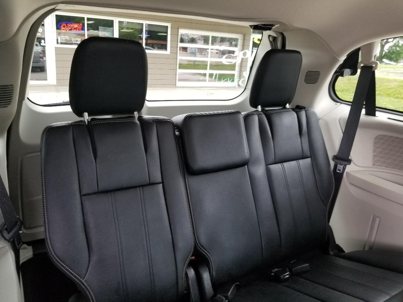Chrysler Town & Country 4dr Wgn Touring 2016