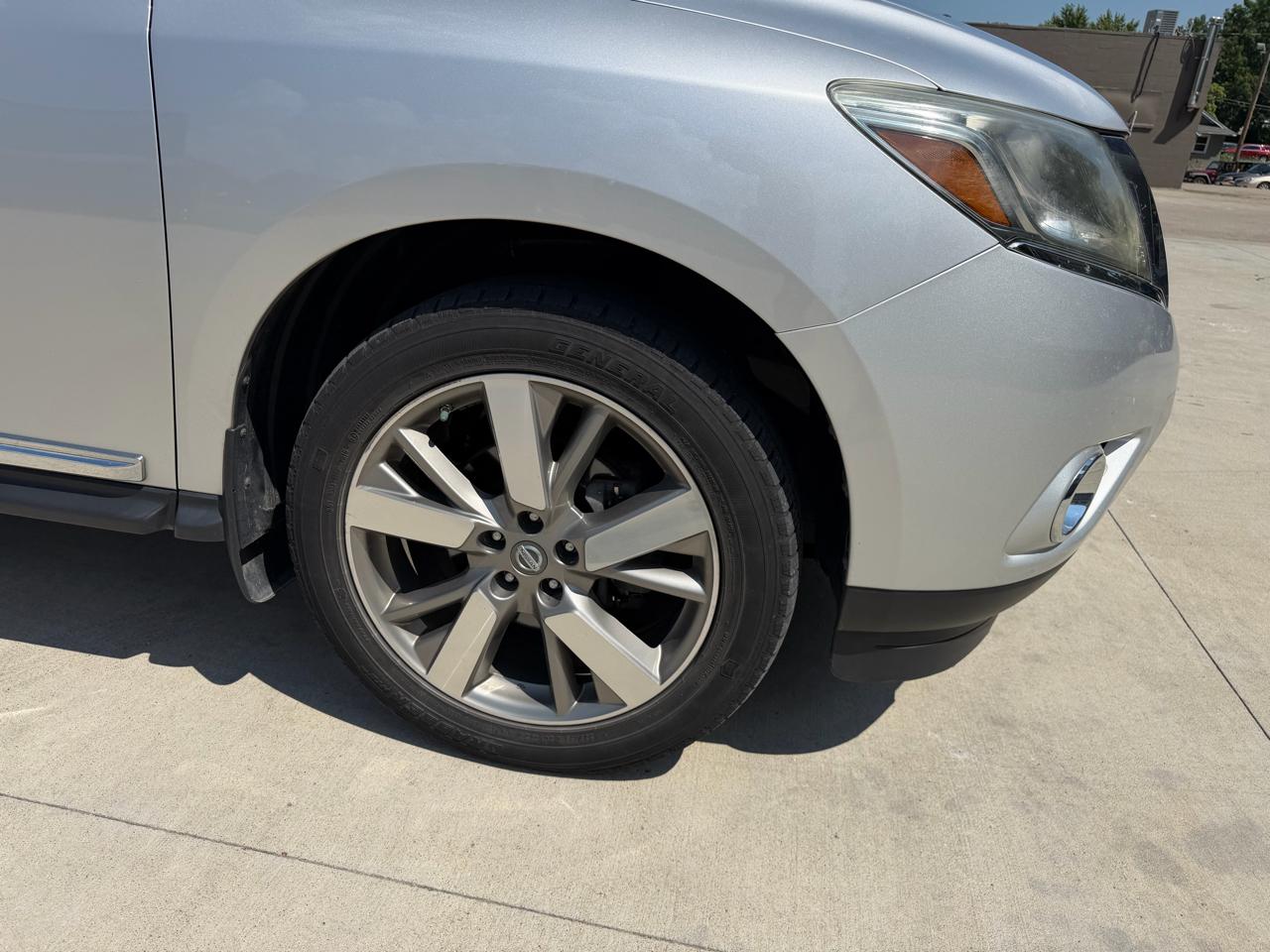 Nissan Pathfinder 4WD 4dr Platinum 2013