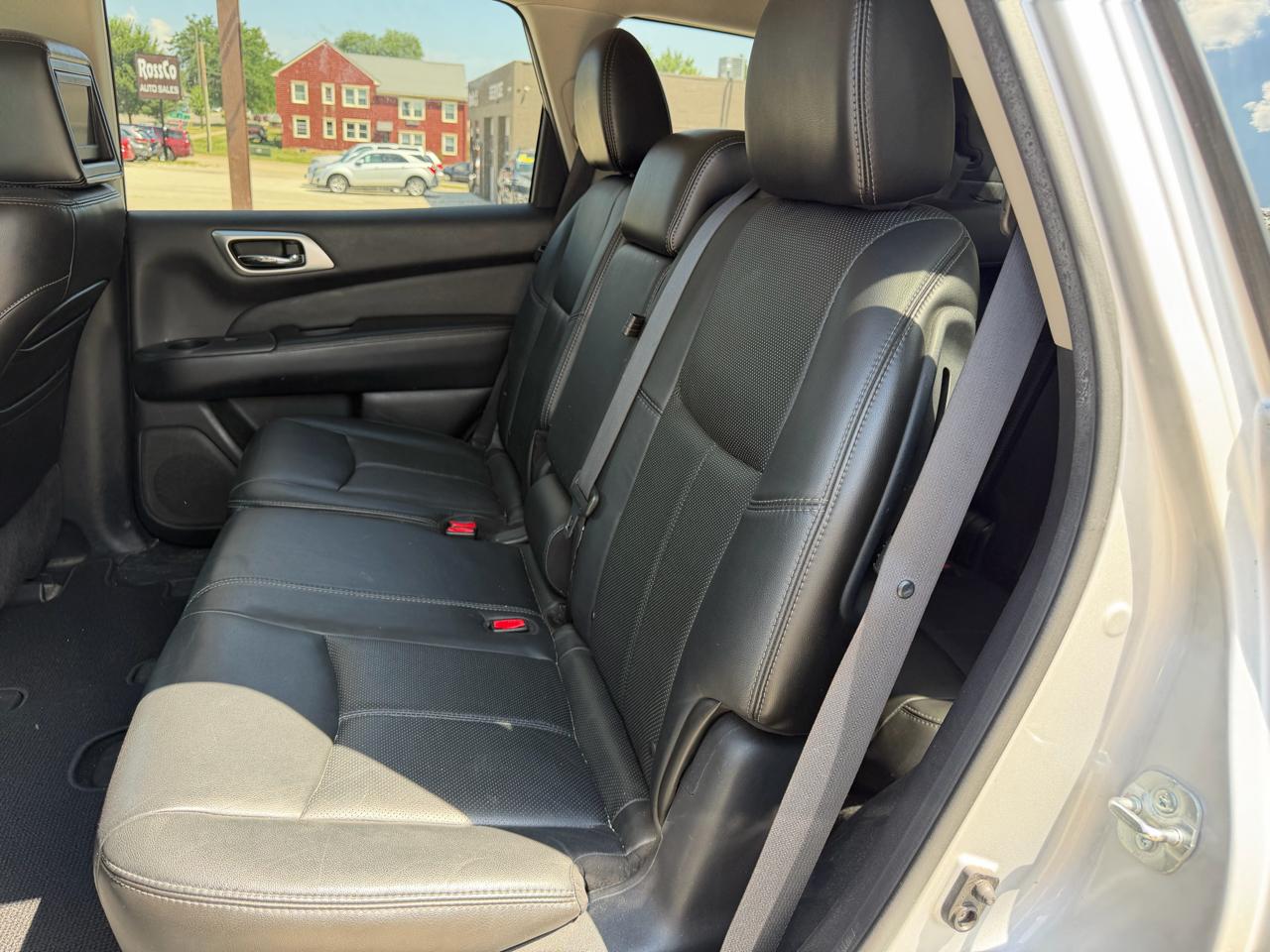 Nissan Pathfinder 4WD 4dr Platinum 2013