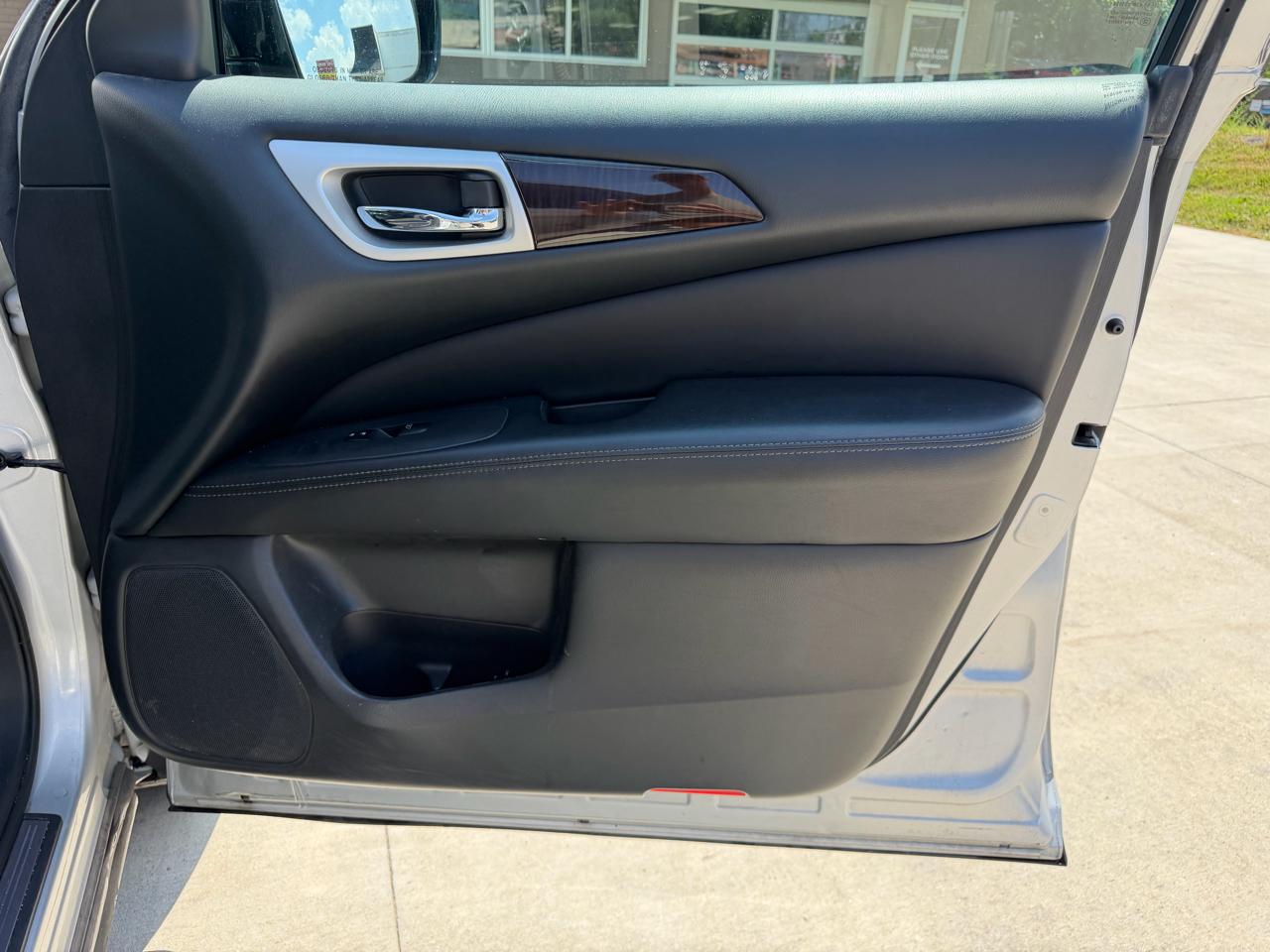 Nissan Pathfinder 4WD 4dr Platinum 2013