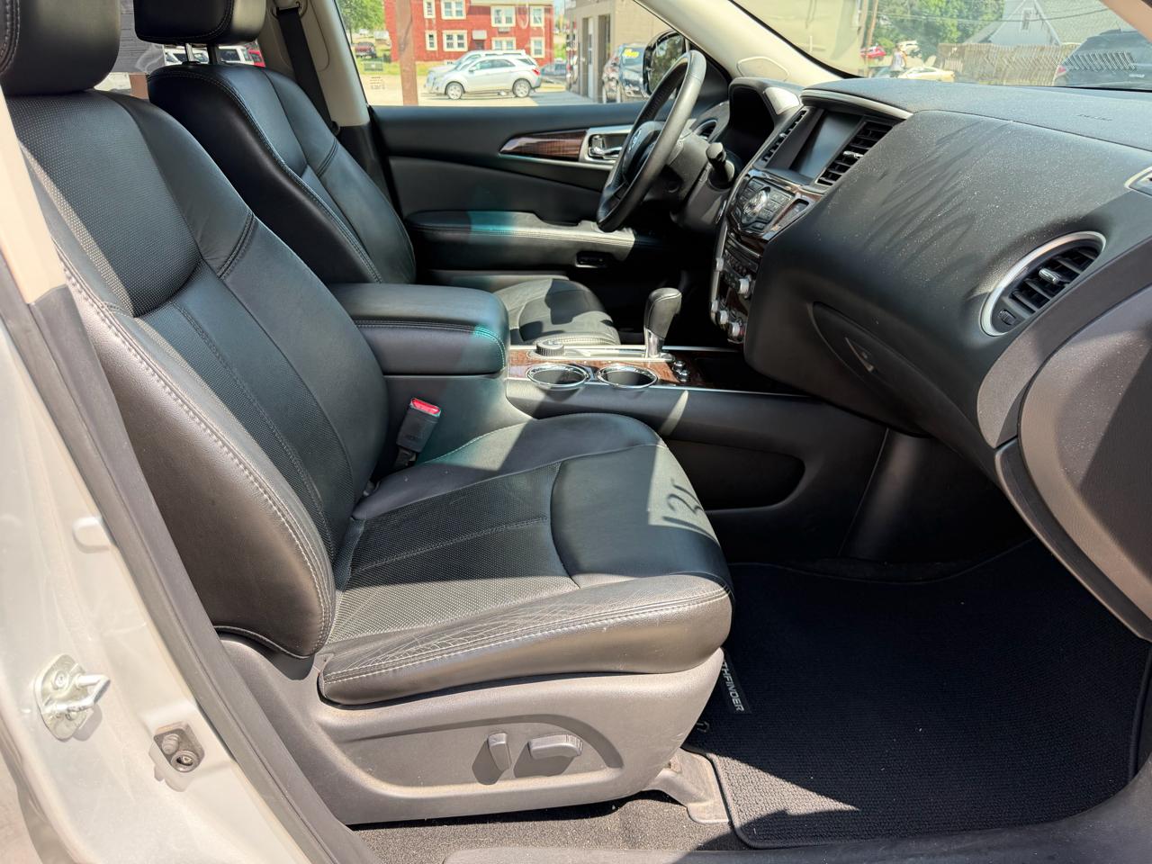 Nissan Pathfinder 4WD 4dr Platinum 2013
