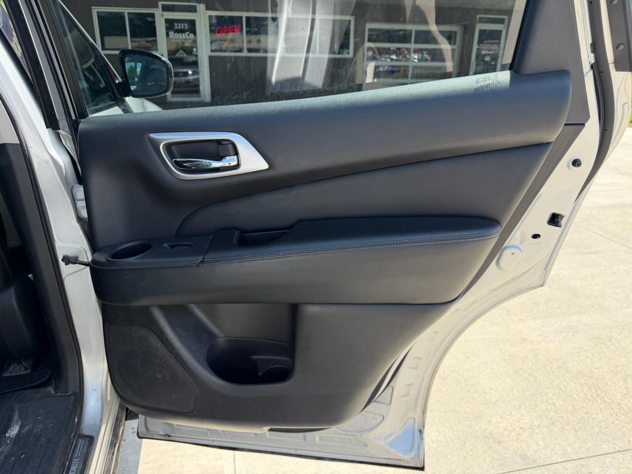 Nissan Pathfinder 4WD 4dr Platinum 2013