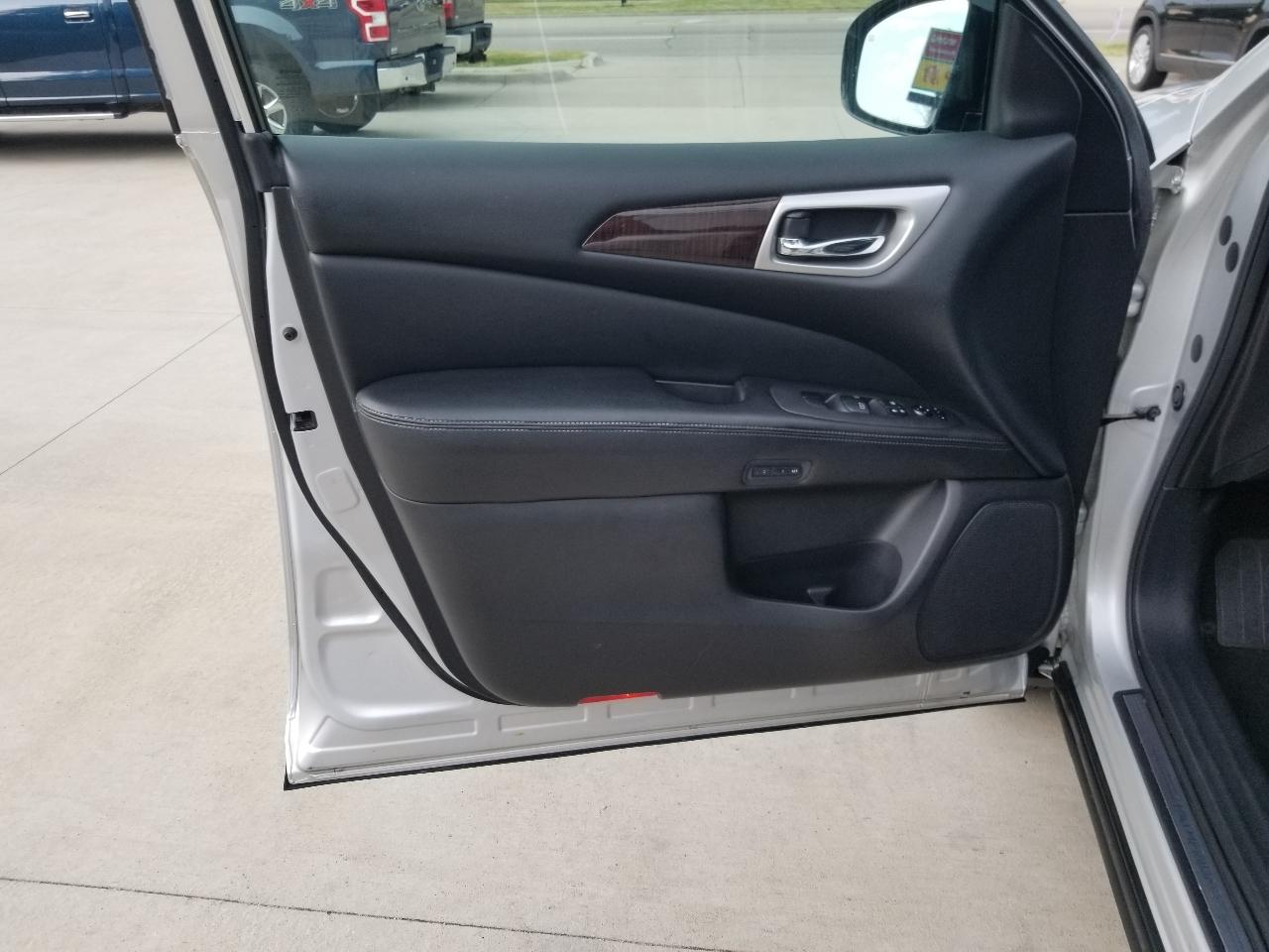 Nissan Pathfinder 4WD 4dr Platinum 2013