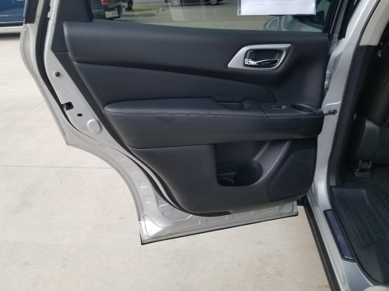 Nissan Pathfinder 4WD 4dr Platinum 2013