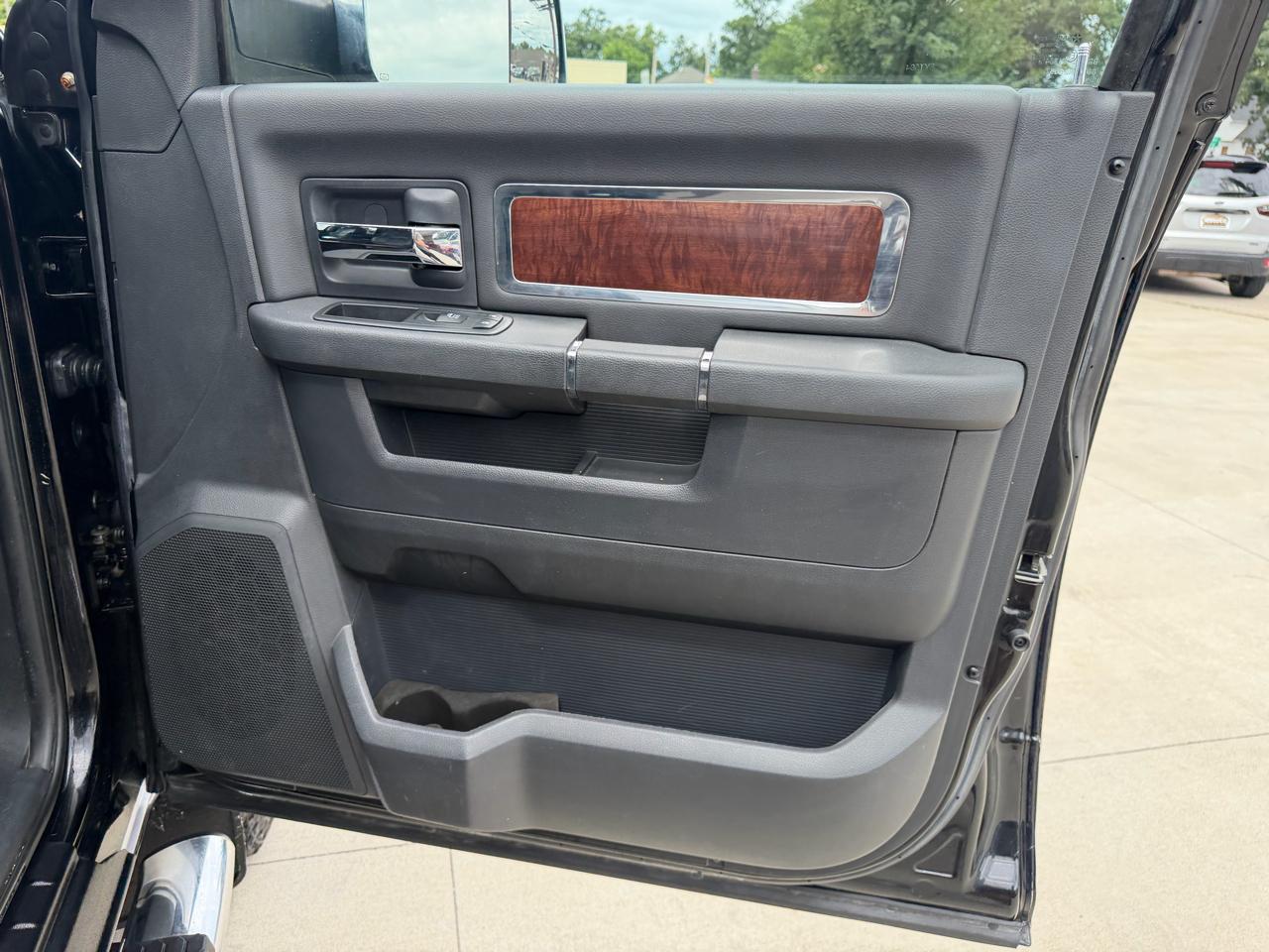 RAM 2500 Laramie 4x4 Crew Cab 8' Box 2012