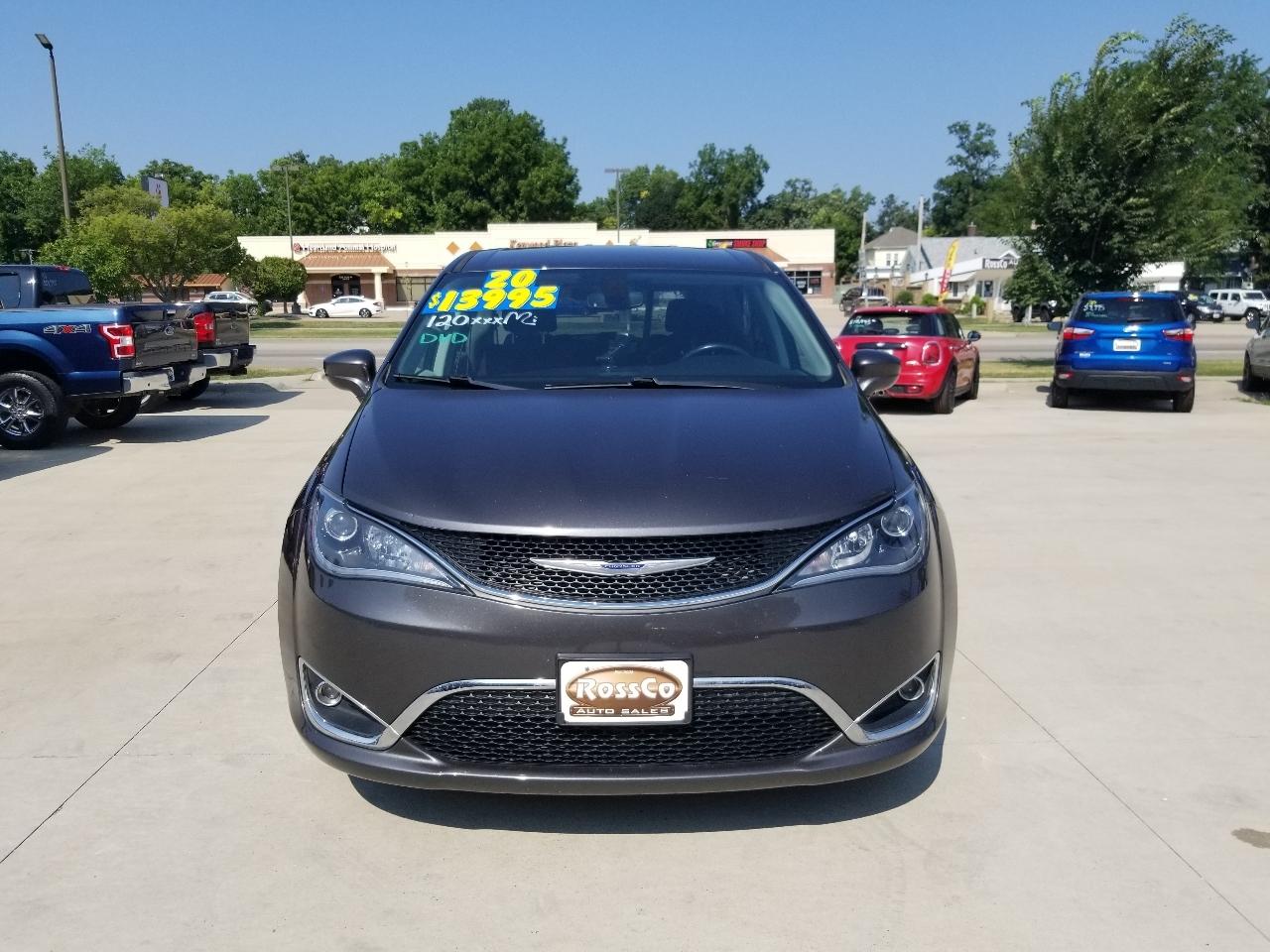 Chrysler Pacifica Touring FWD 2020