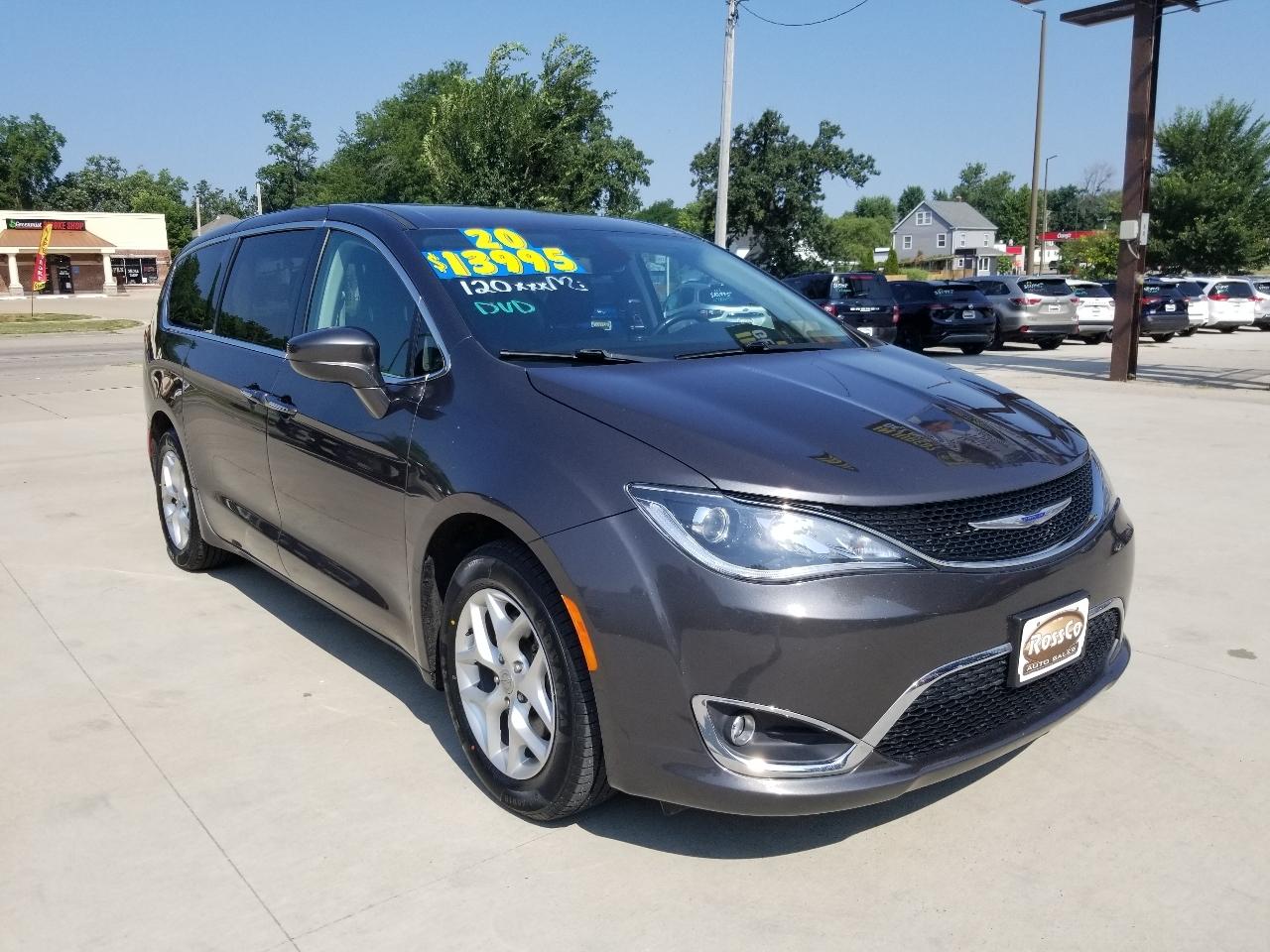 Chrysler Pacifica Touring FWD 2020