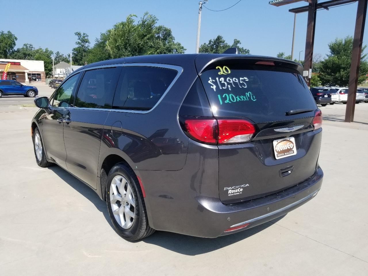 Chrysler Pacifica Touring FWD 2020