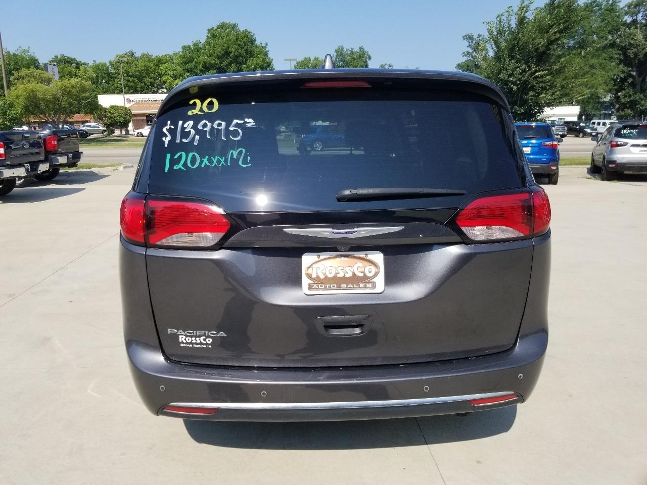 Chrysler Pacifica Touring FWD 2020