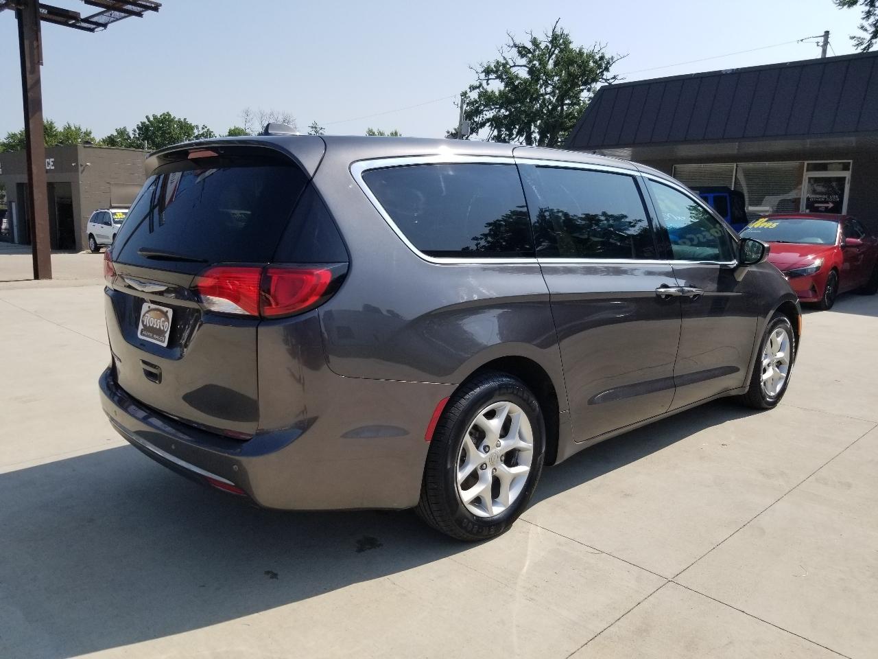 Chrysler Pacifica Touring FWD 2020