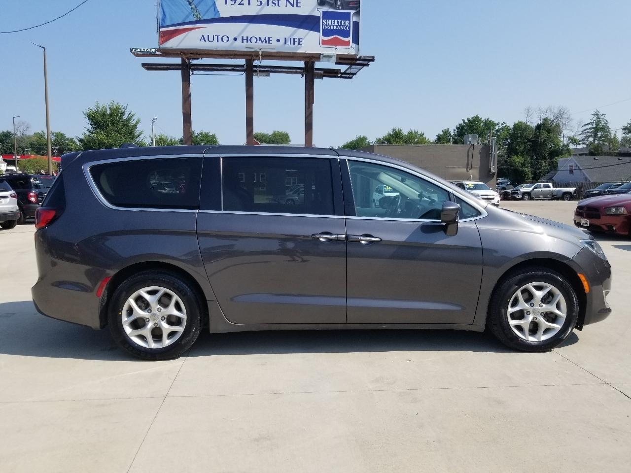 Chrysler Pacifica Touring FWD 2020