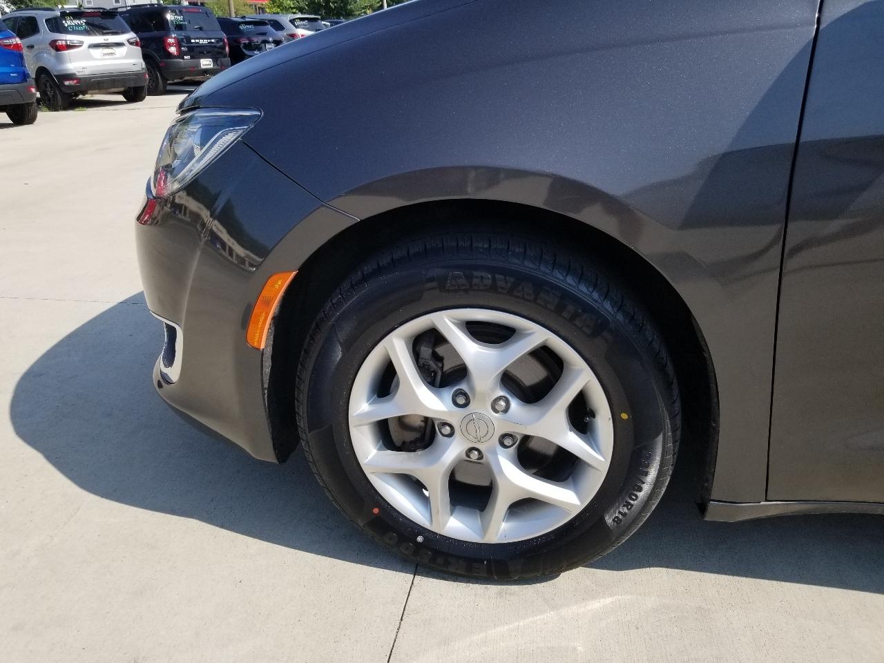 Chrysler Pacifica Touring FWD 2020