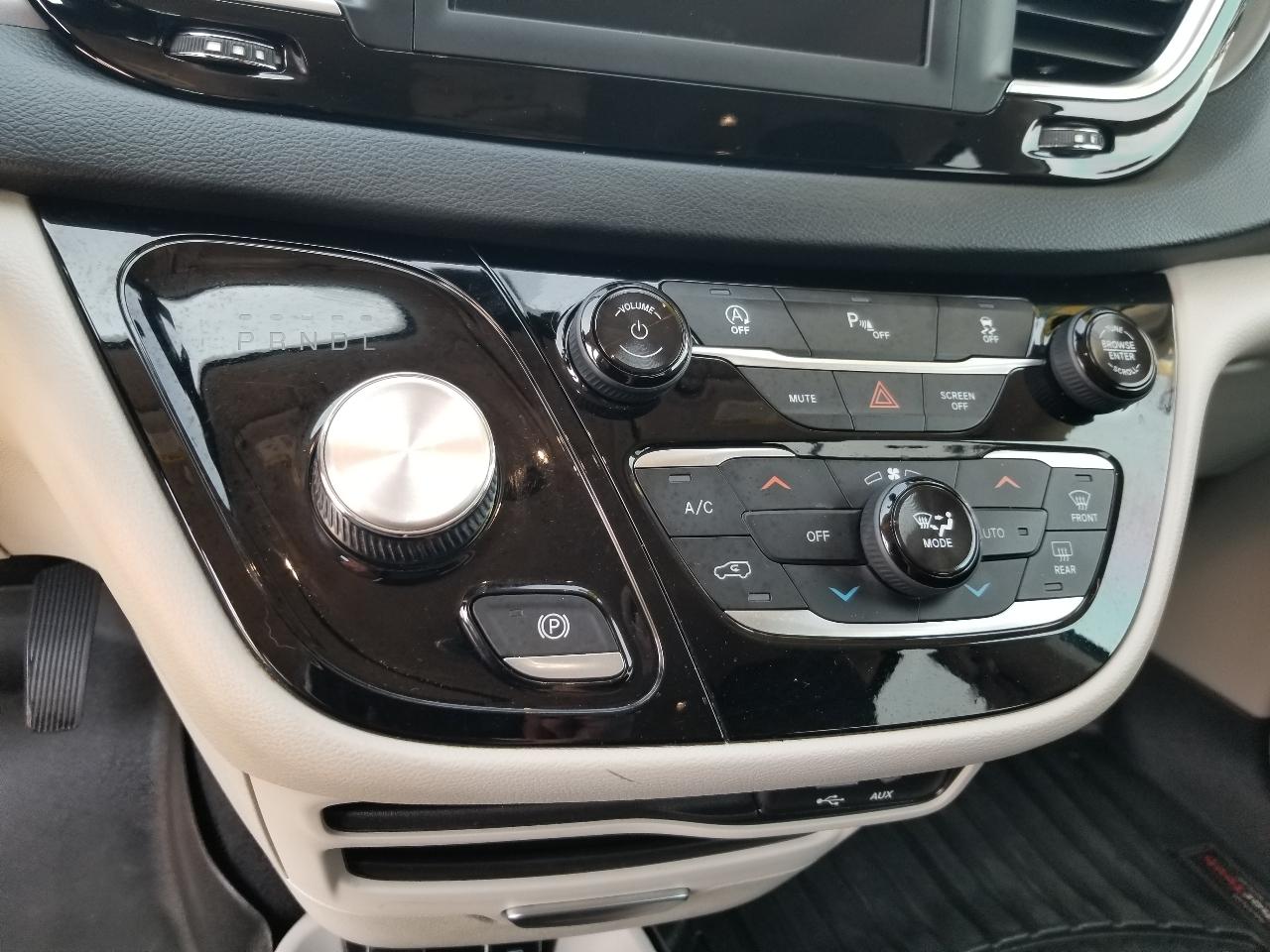 Chrysler Pacifica Touring FWD 2020