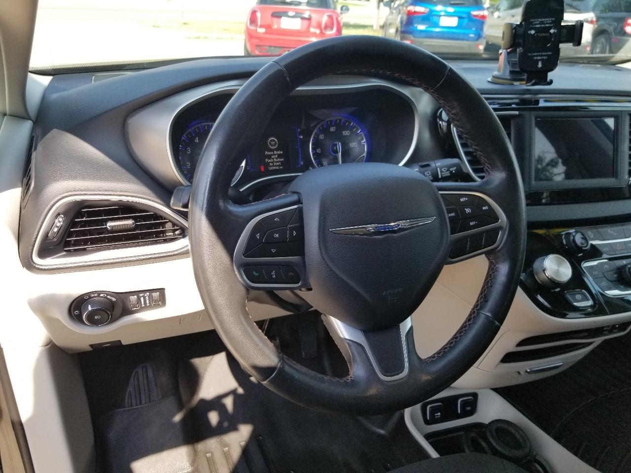 Chrysler Pacifica Touring FWD 2020