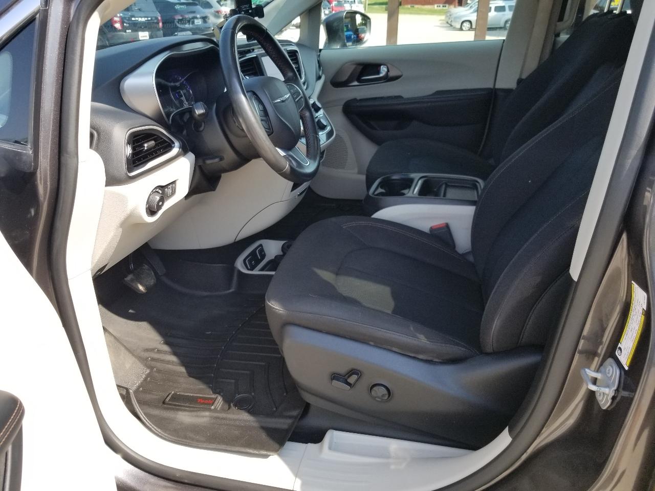 Chrysler Pacifica Touring FWD 2020