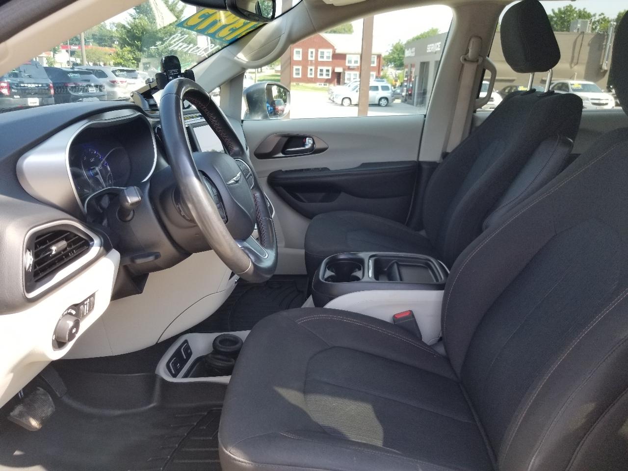 Chrysler Pacifica Touring FWD 2020