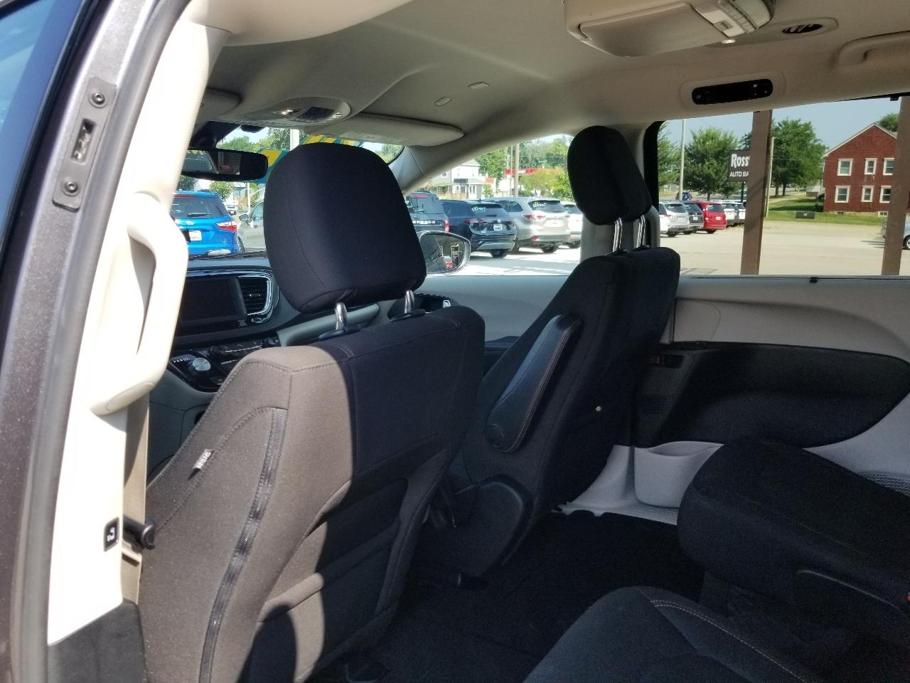 Chrysler Pacifica Touring FWD 2020