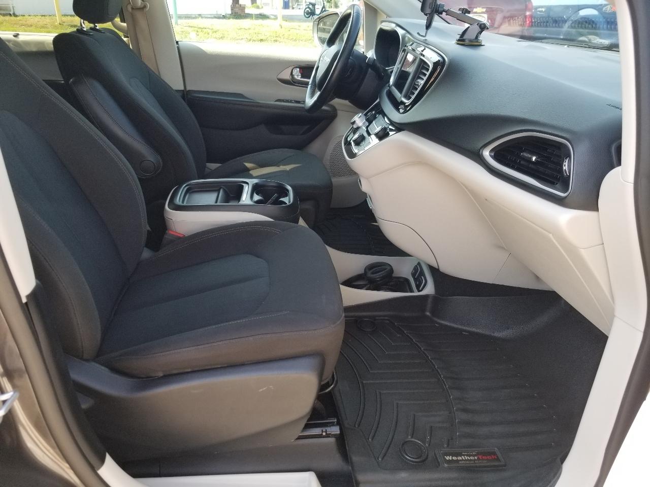 Chrysler Pacifica Touring FWD 2020