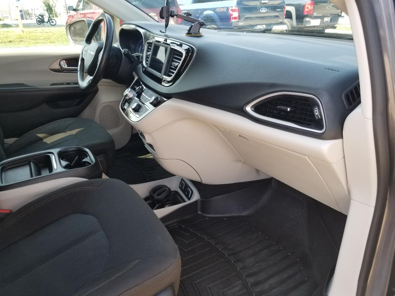 Chrysler Pacifica Touring FWD 2020