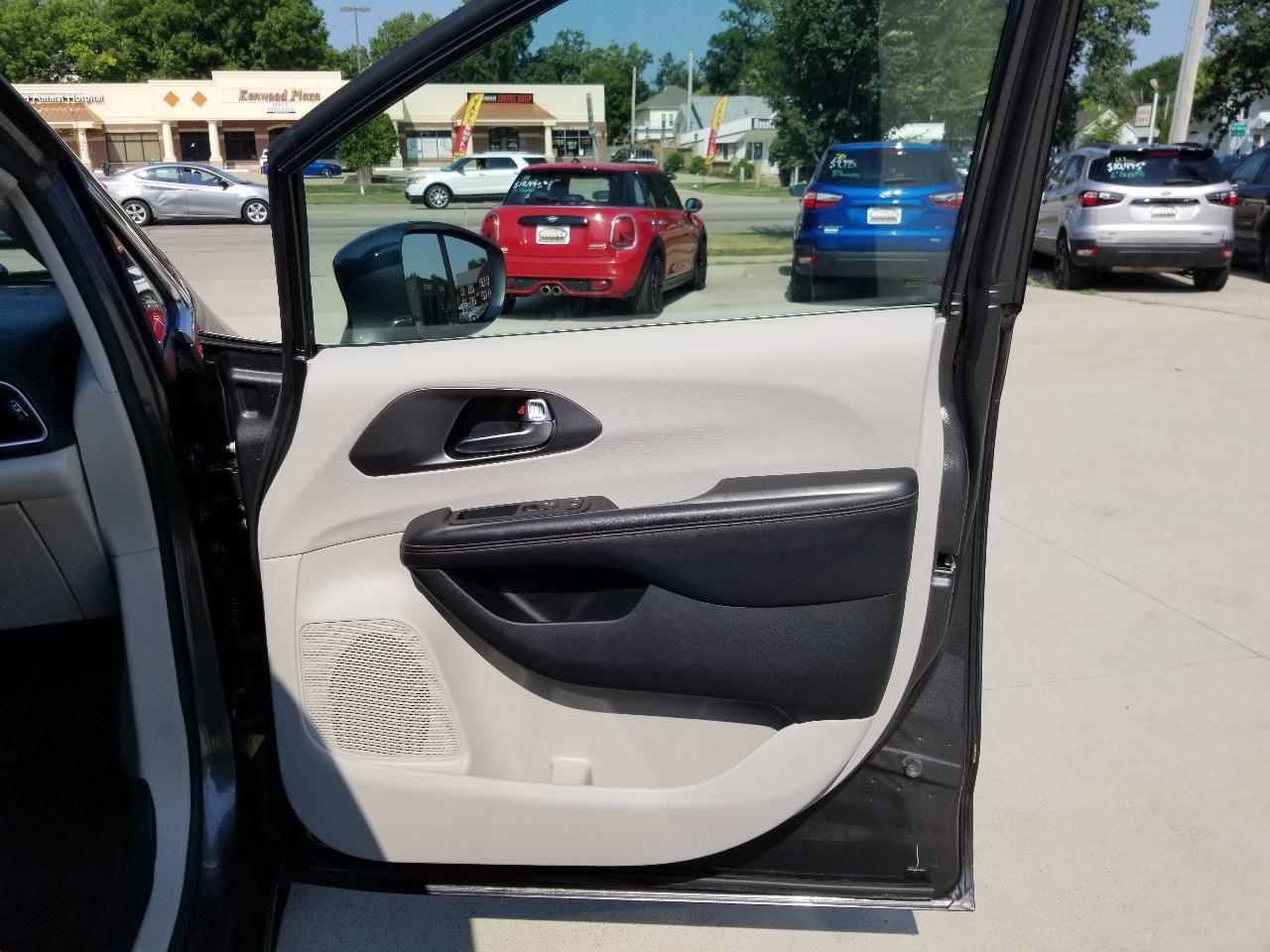 Chrysler Pacifica Touring FWD 2020