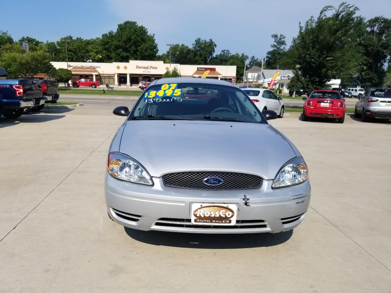 Ford Taurus 4dr Sdn SE 2007