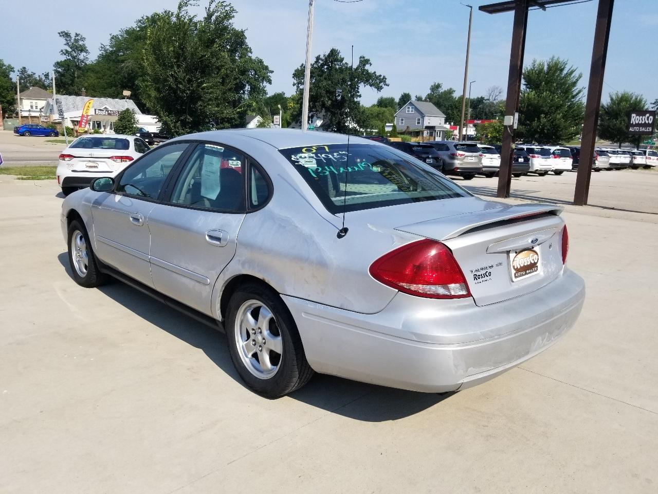 Ford Taurus 4dr Sdn SE 2007