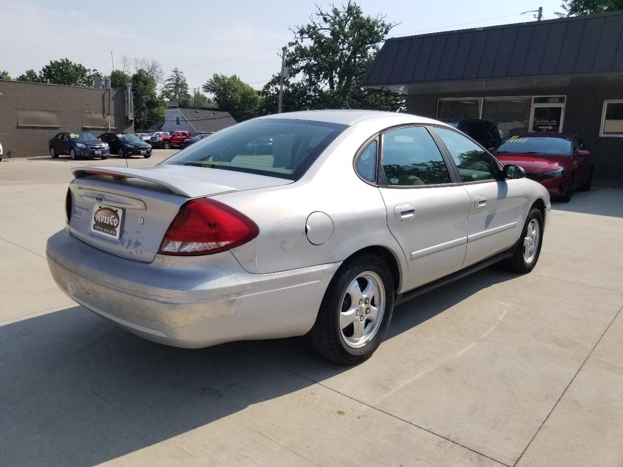 Ford Taurus 4dr Sdn SE 2007