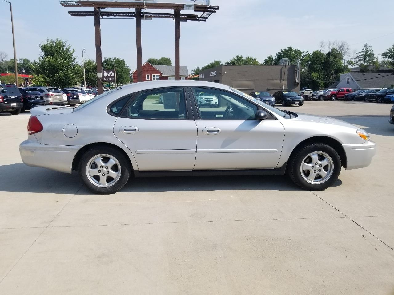 Ford Taurus 4dr Sdn SE 2007