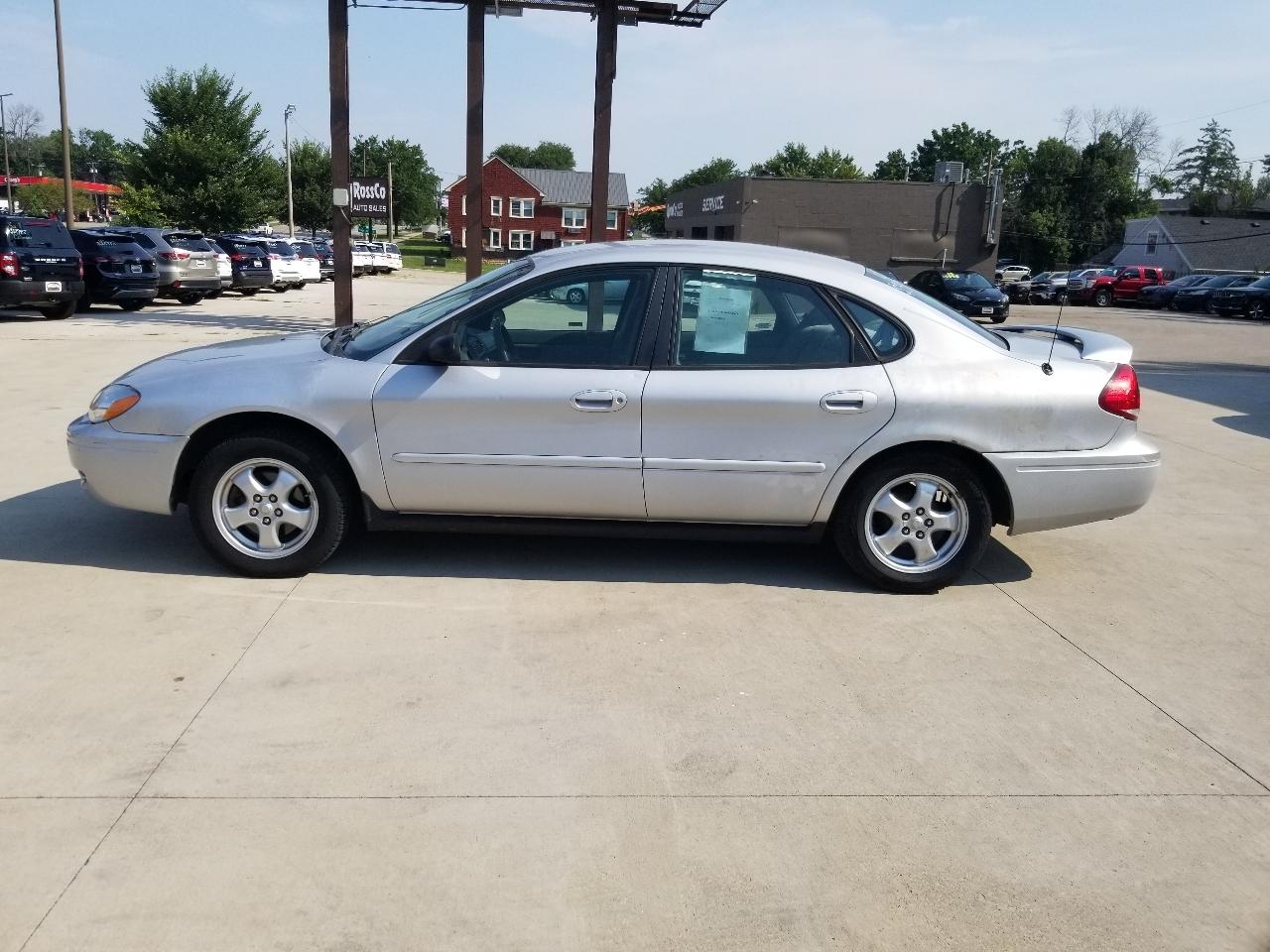 Ford Taurus 4dr Sdn SE 2007