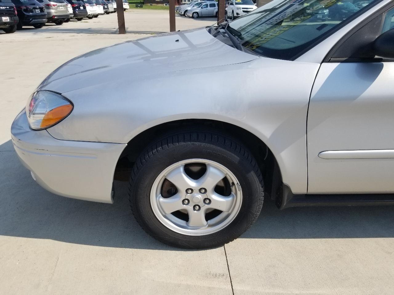 Ford Taurus 4dr Sdn SE 2007