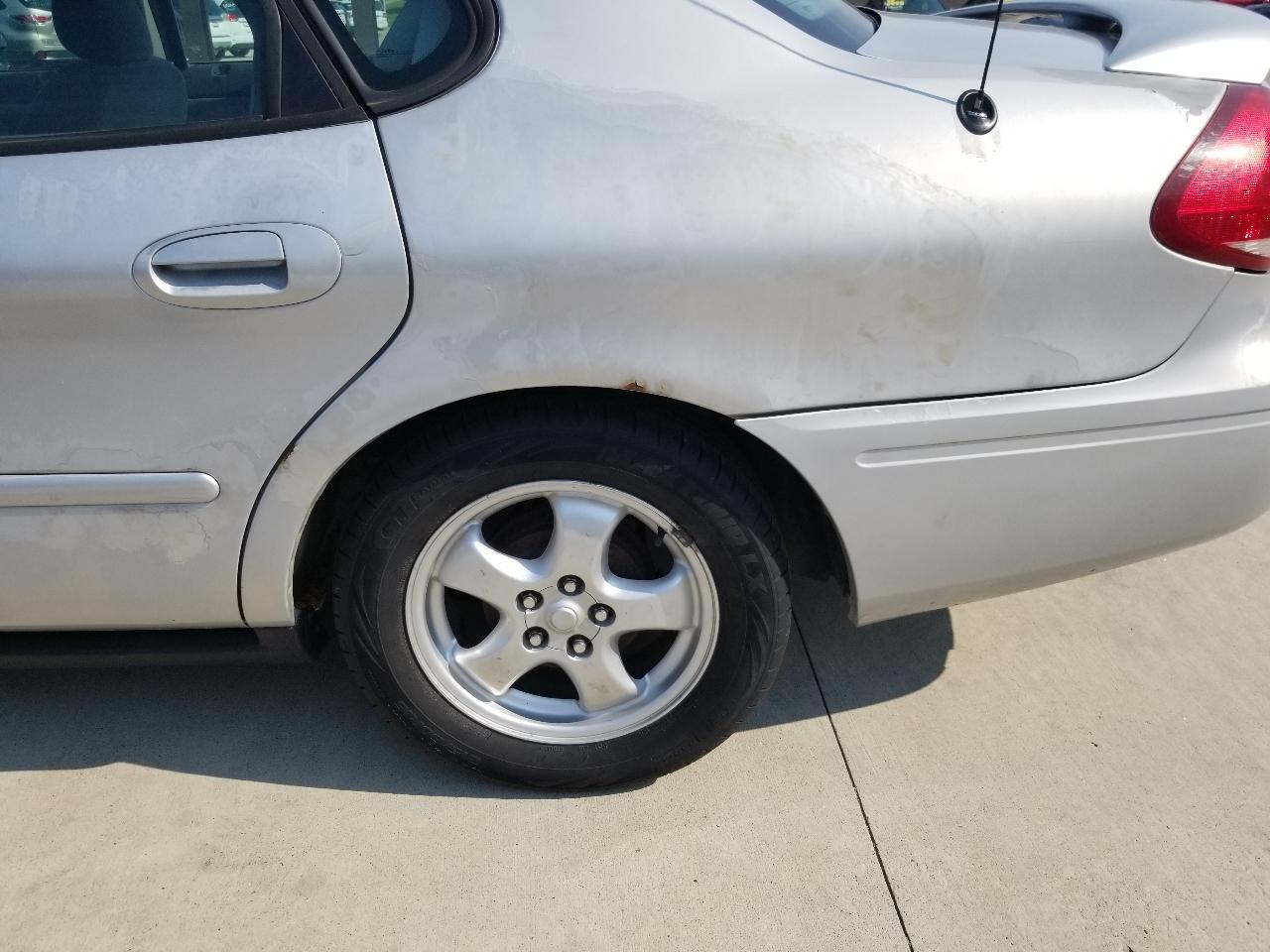 Ford Taurus 4dr Sdn SE 2007