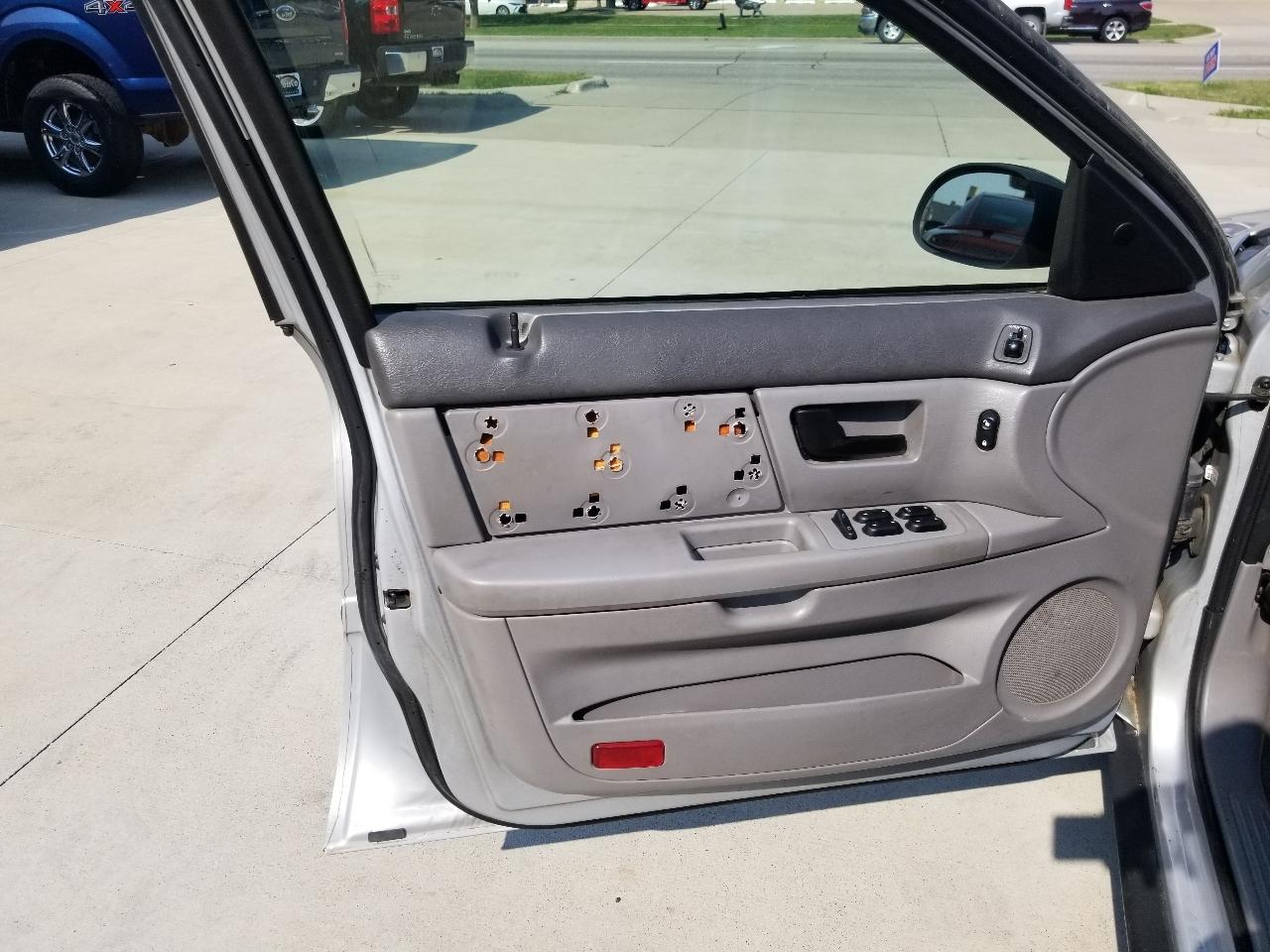 Ford Taurus 4dr Sdn SE 2007