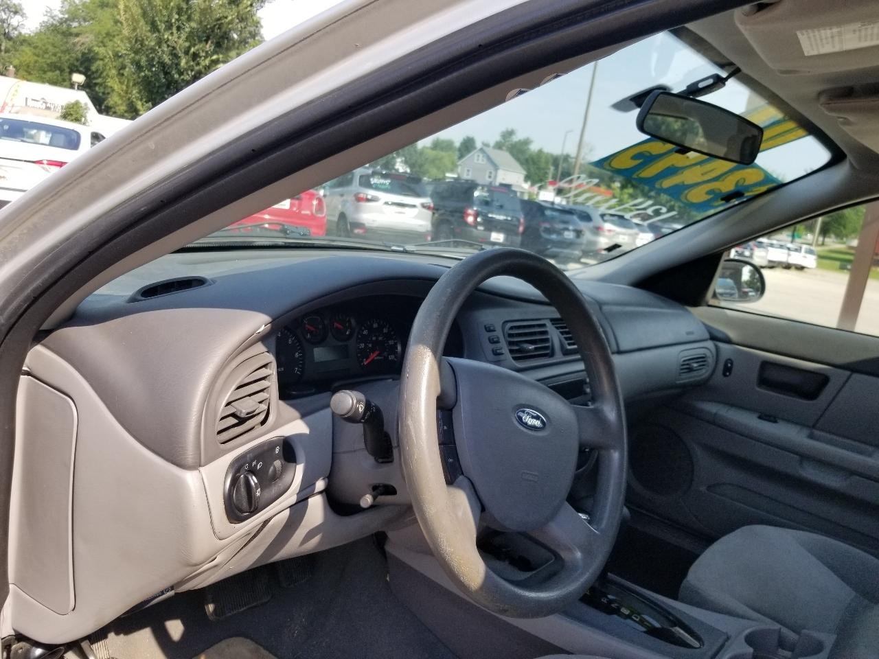 Ford Taurus 4dr Sdn SE 2007